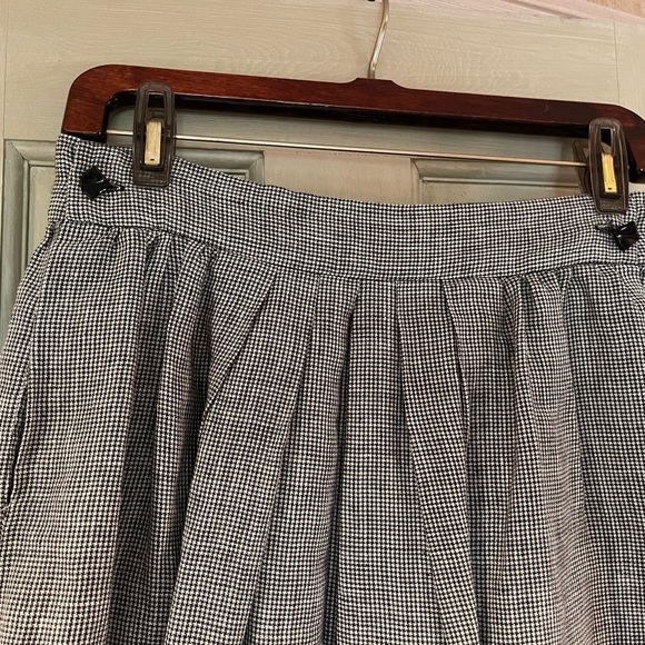 VINTAGE CULLINANE BLACK AND WHITE HOUNDSTOOTH lLINEN SKIRT WITH TIBBON TRIM - Picture 6 of 8
